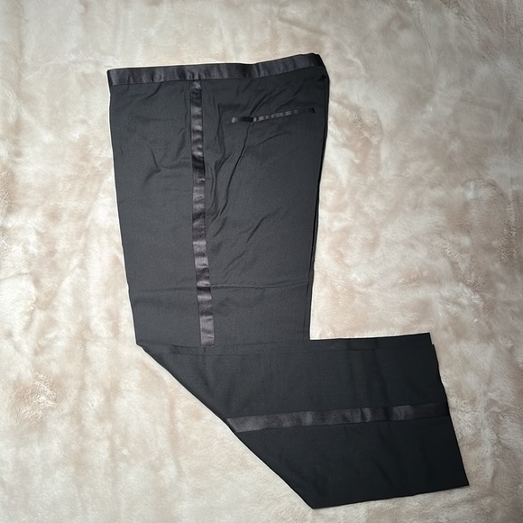 NWOT- J. LINDEBERG Black Tux - - Picture 14 of 16